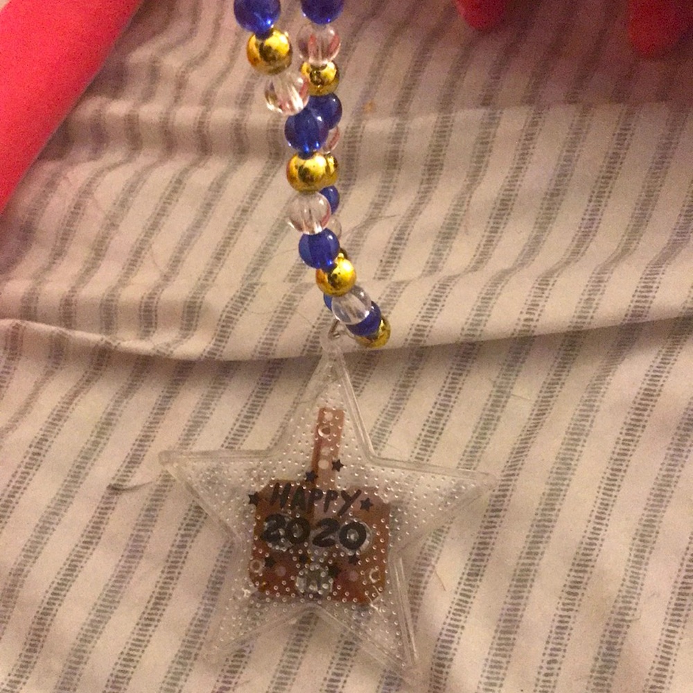 Light up 2020 necklace with dead battery